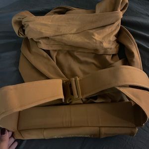 Lalabu Kerier. It's comfortable, easy-to-use babywearing for everyone.